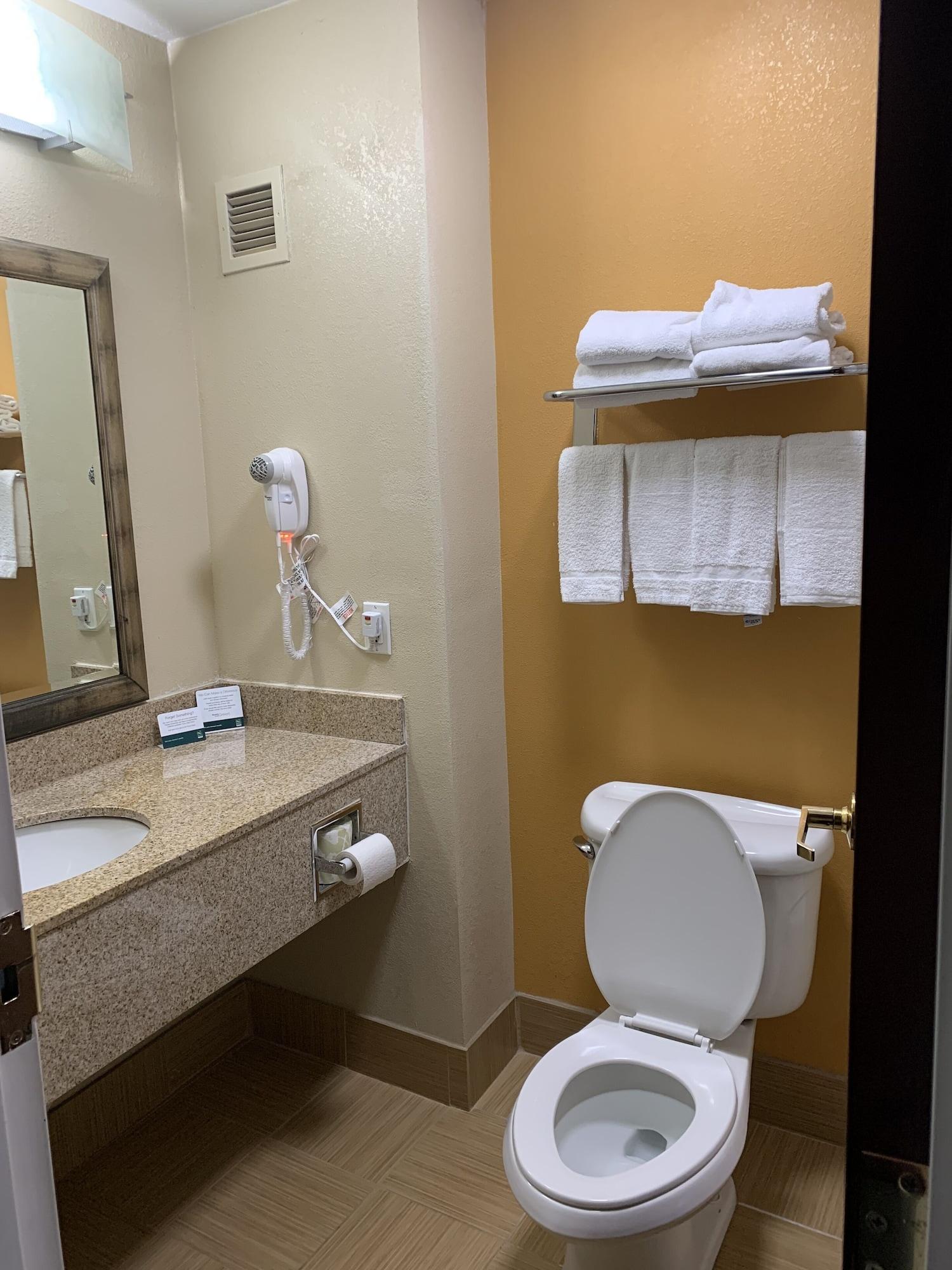 Quality Inn & Suites Quantico Stafford Exterior foto