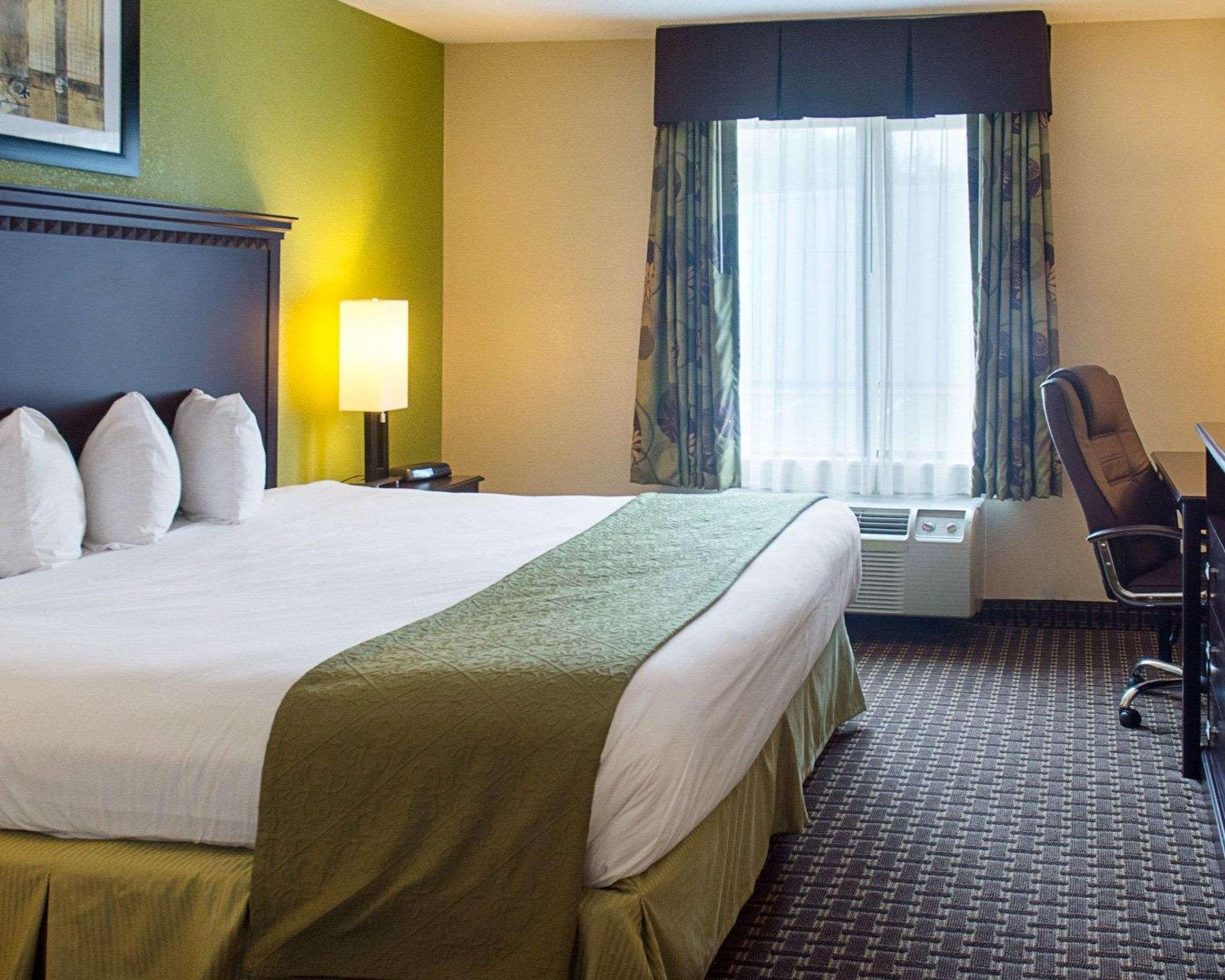 Quality Inn & Suites Quantico Stafford Exterior foto