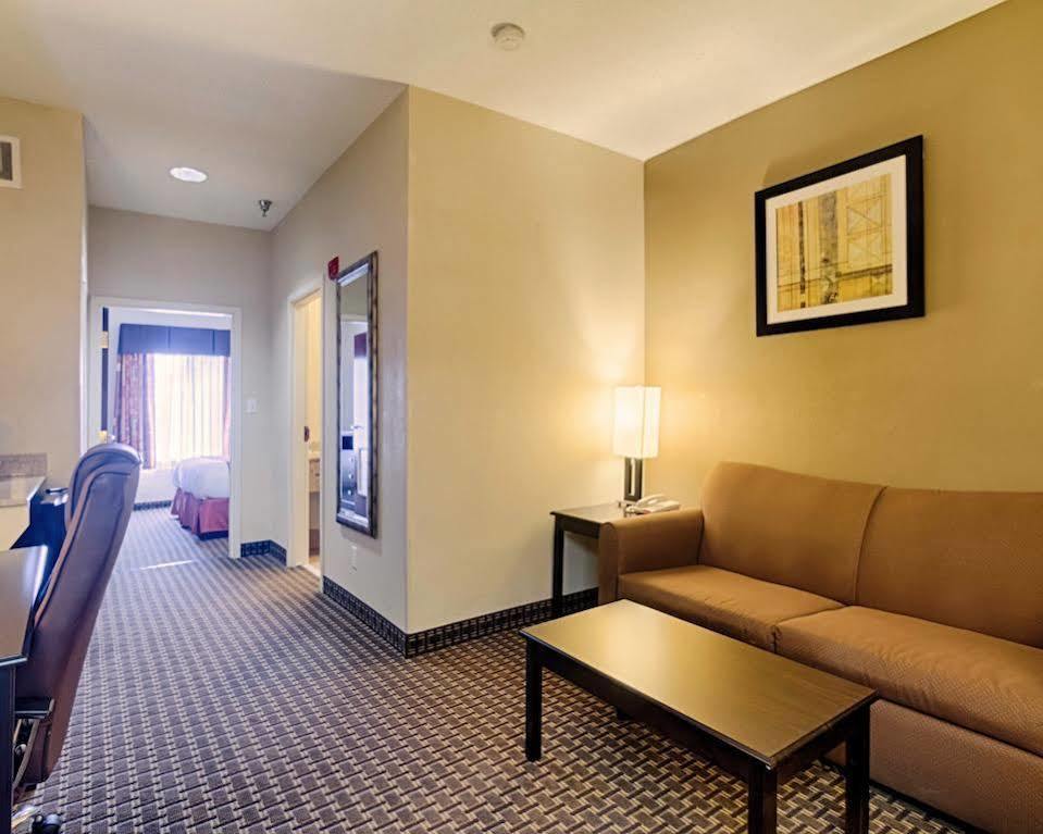 Quality Inn & Suites Quantico Stafford Exterior foto